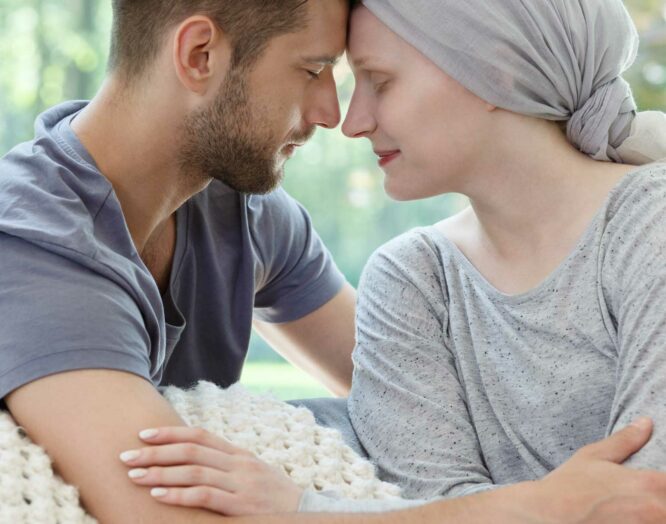 Sex nach dem Krebs: Ein Paar geniesst die Zweisamkeit