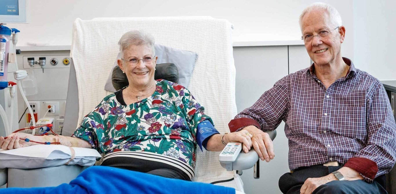 Die Patientin Ursula Amrein und ihr Ehemann bei der Dialyse.