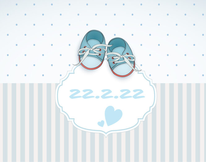 Geburt am Wunschdatum: Kinderschuhe mit dem Geburtsdatum 22.2.2022