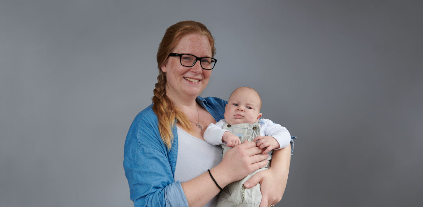 Das Foto zeigt Sabine Rykart mit ihrem Baby Noah.